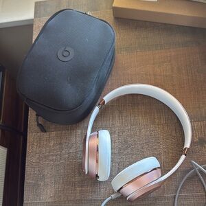 Beats Solo3 Bluetooth Wireless- Rose gold